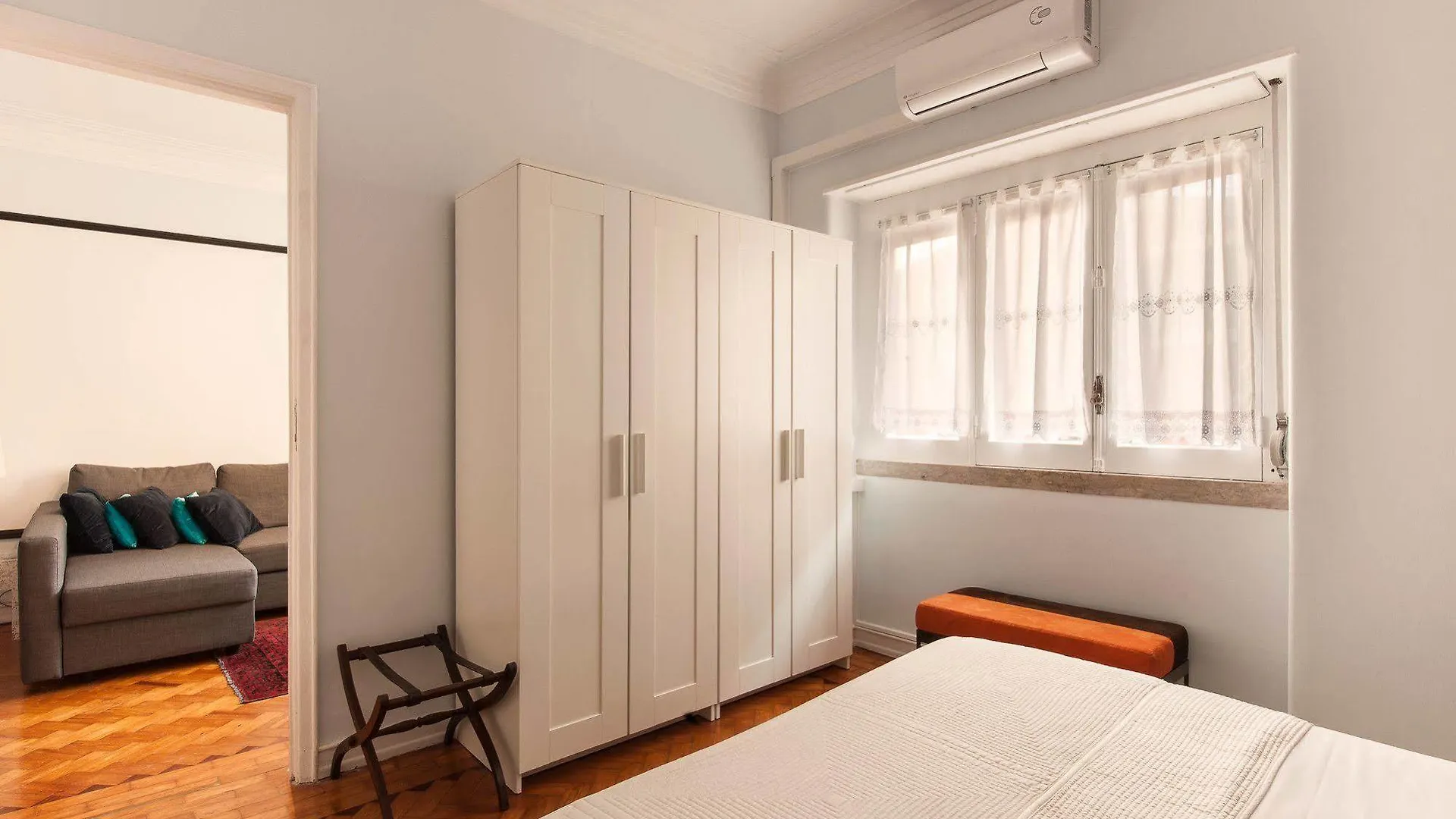 Lisbon City Break Suites 4*,